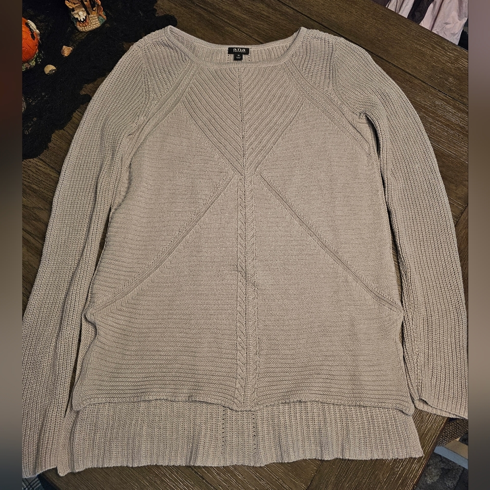 ana Women's Light Gray Crew Neck Sweater